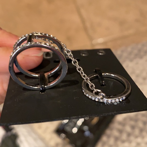 Size 7 Guess studded rings attached by chain - Picture 4 of 4
